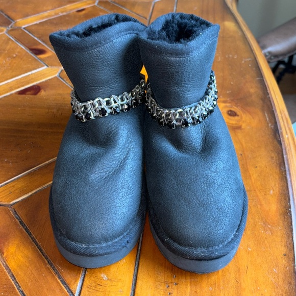 Mou Shoes - Mou ankle shearling booties